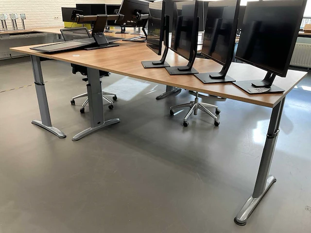 Hoekbureaus met bureaustoelen (2x) - afbeelding 13 van  18