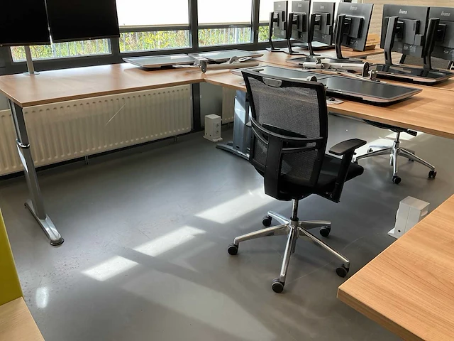 Hoekbureaus met bureaustoelen (2x) - afbeelding 3 van  18