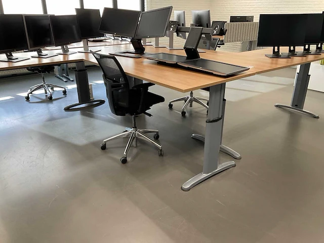 Hoekbureaus met bureaustoelen (2x) - afbeelding 12 van  18