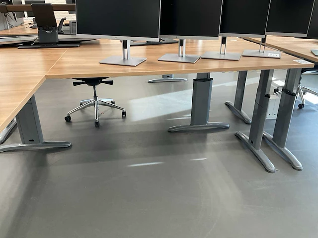 Hoekbureaus met bureaustoelen (2x) - afbeelding 16 van  18