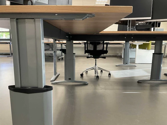 Hoekbureaus met bureaustoelen (2x) - afbeelding 17 van  18