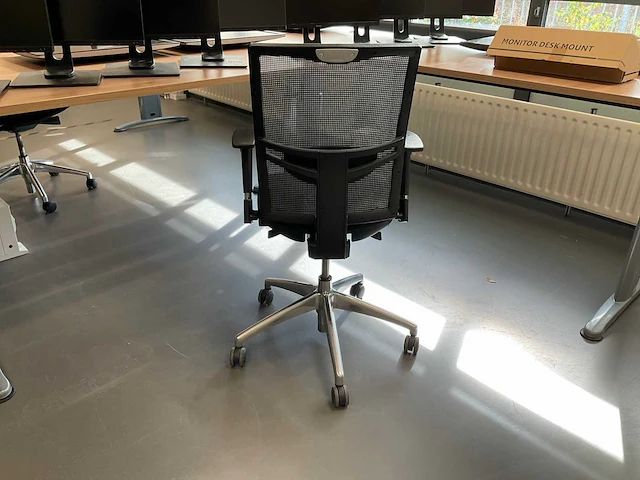 Hoekbureaus met bureaustoelen (2x) - afbeelding 1 van  18