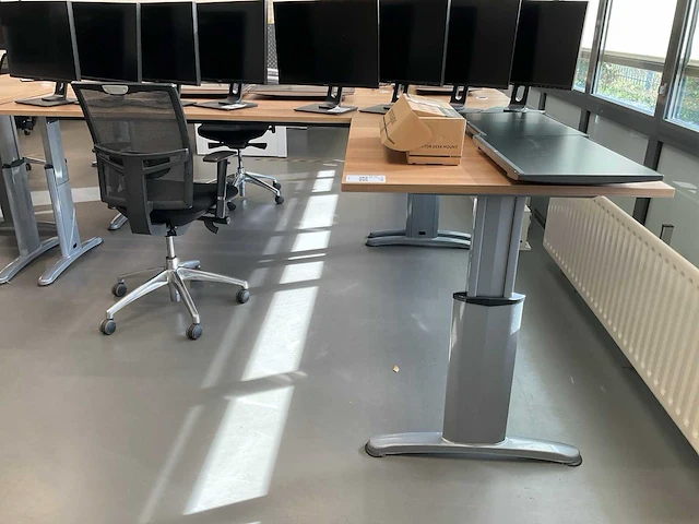 Hoekbureaus met bureaustoelen (2x) - afbeelding 10 van  18