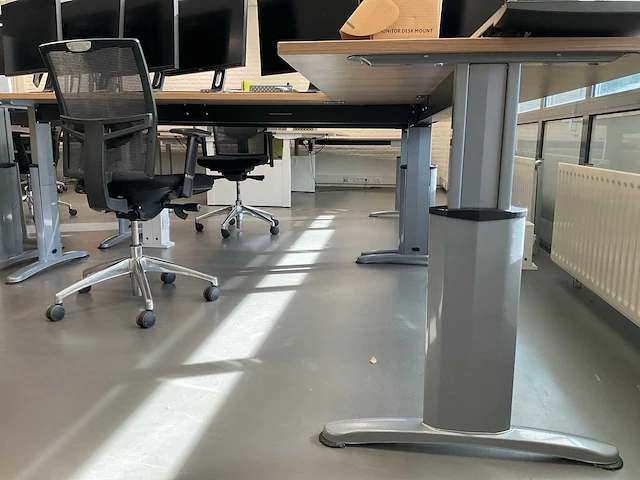 Hoekbureaus met bureaustoelen (2x) - afbeelding 12 van  18