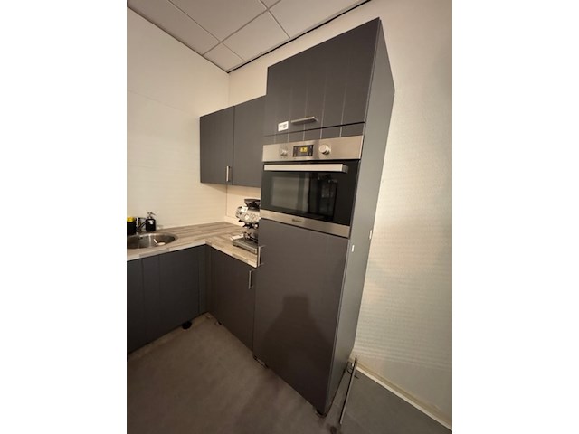 Hoekkeuken, met inbouwapparatuur - afbeelding 4 van  11