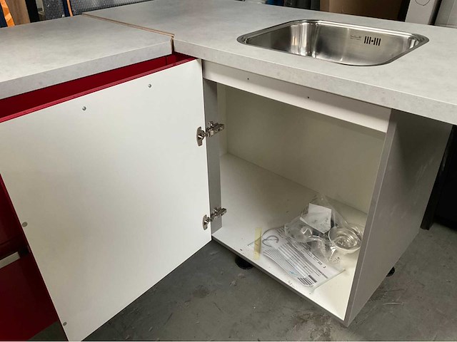 Hoekopgestelde keuken 245x186cm - afbeelding 2 van  13