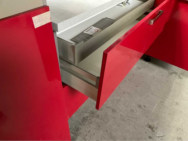 Hoekopgestelde keuken 245x186cm - afbeelding 3 van  13