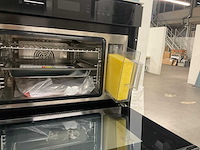 Hoekopgestelde showroomkeuken met granieten blad - afbeelding 11 van  21