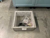 Hoekopgestelde showroomkeuken met granieten blad - afbeelding 18 van  21