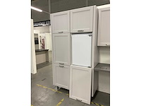 Hoekopgestelde showroomkeuken - afbeelding 4 van  24