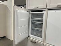 Hoekopgestelde showroomkeuken - afbeelding 7 van  24