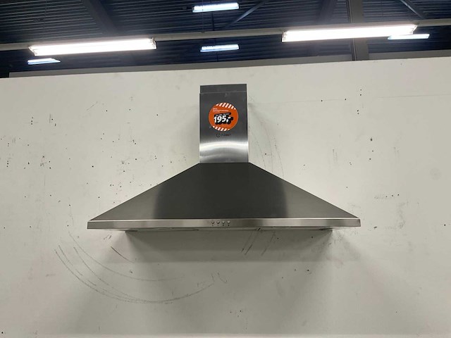 Hoekopgestelde showroomkeuken - afbeelding 11 van  24