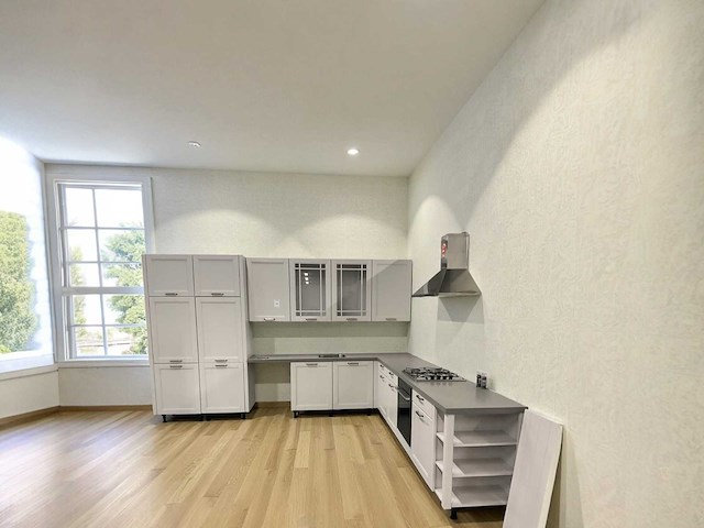 Hoekopgestelde showroomkeuken - afbeelding 1 van  24