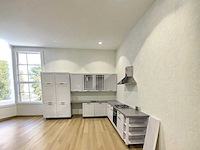 Hoekopgestelde showroomkeuken