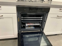 Hoekopgestelde showroomkeuken - afbeelding 16 van  24