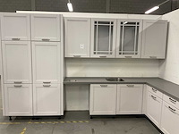 Hoekopgestelde showroomkeuken - afbeelding 21 van  24