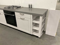 Hoekopgestelde showroomkeuken - afbeelding 22 van  24