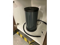 Hoekopgestelde showroomkeuken - afbeelding 5 van  21