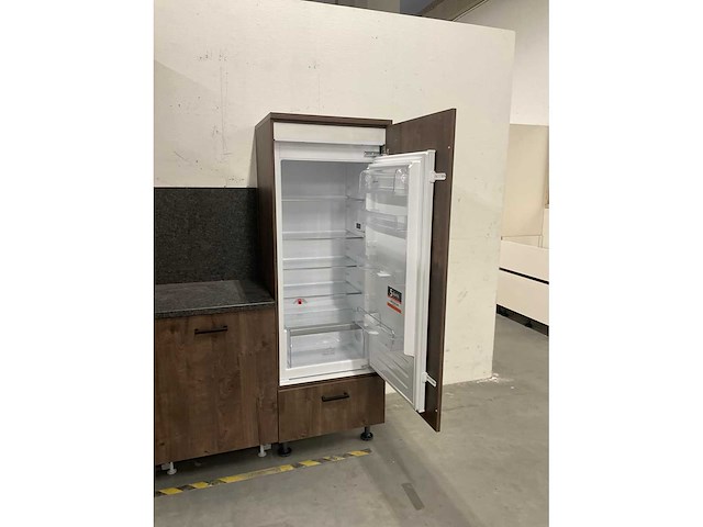 Hoekopgestelde showroomkeuken - afbeelding 6 van  21