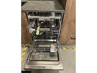 Hoekopgestelde showroomkeuken - afbeelding 9 van  21