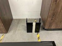 Hoekopgestelde showroomkeuken - afbeelding 11 van  21