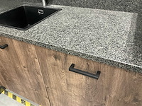 Hoekopgestelde showroomkeuken - afbeelding 14 van  21