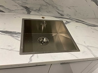 Hoekopgestelde showroomkeuken - afbeelding 4 van  18