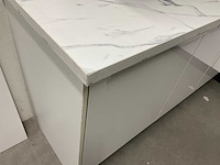 Hoekopgestelde showroomkeuken - afbeelding 10 van  18