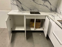 Hoekopgestelde showroomkeuken - afbeelding 15 van  18