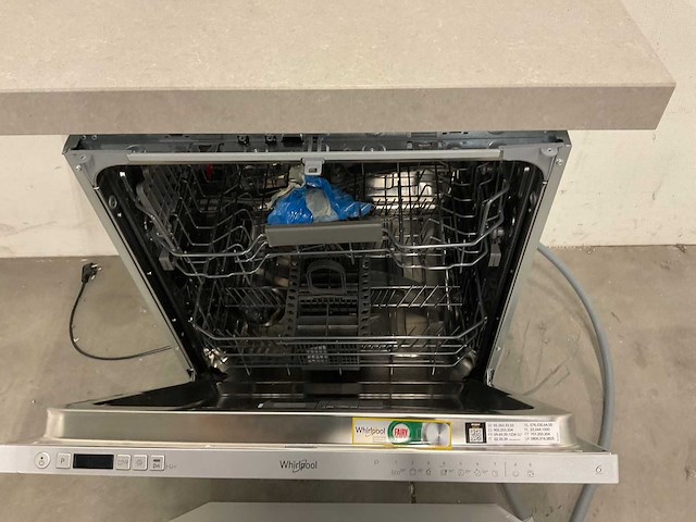 Hoekopgestelde showroomkeuken - afbeelding 2 van  20