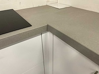 Hoekopgestelde showroomkeuken - afbeelding 10 van  20