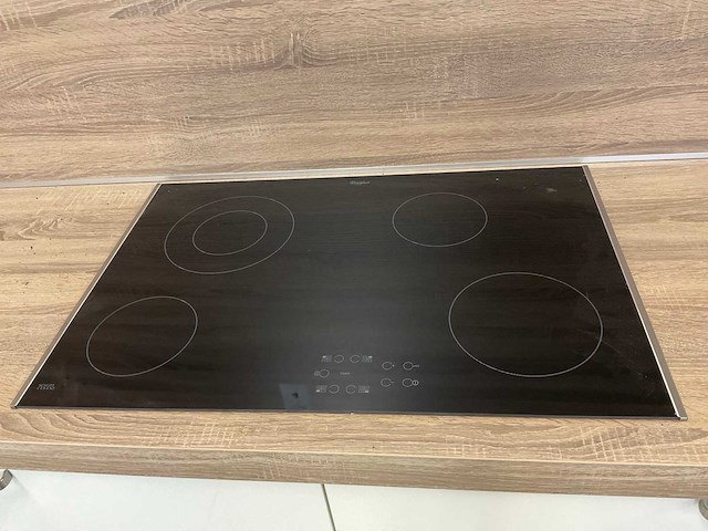 Hoekopgestelde showroomkeuken - afbeelding 3 van  18