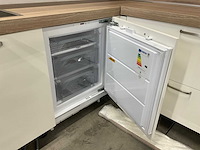 Hoekopgestelde showroomkeuken - afbeelding 8 van  18