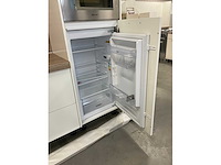 Hoekopgestelde showroomkeuken - afbeelding 9 van  18