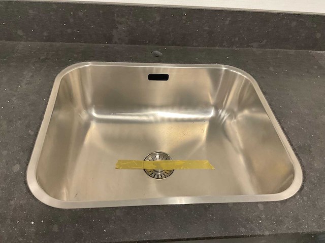 Hoekopgestelde showroomkeuken - afbeelding 3 van  24