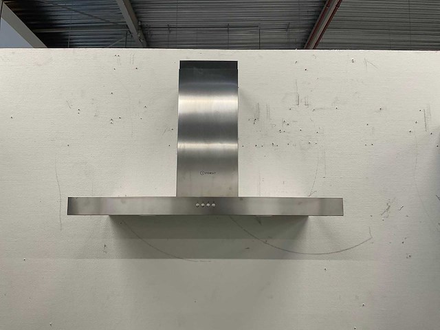 Hoekopgestelde showroomkeuken - afbeelding 5 van  24