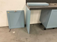 Hoekopgestelde showroomkeuken - afbeelding 11 van  24