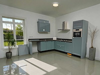 Hoekopgestelde showroomkeuken - afbeelding 1 van  24