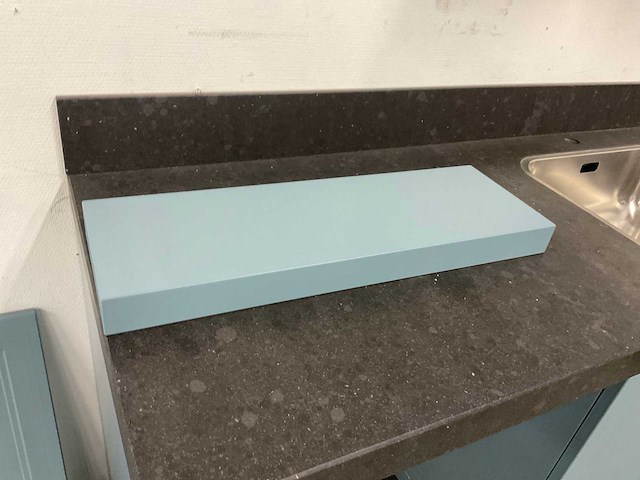 Hoekopgestelde showroomkeuken - afbeelding 14 van  24