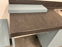 Hoekopgestelde showroomkeuken - afbeelding 16 van  24