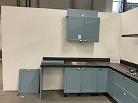 Hoekopgestelde showroomkeuken - afbeelding 20 van  24