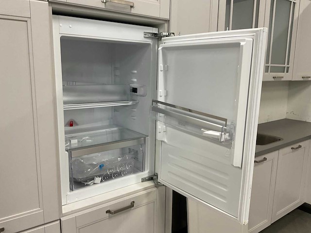 Hoekopgestelde showroomkeuken - afbeelding 6 van  24