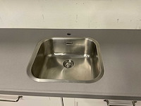 Hoekopgestelde showroomkeuken - afbeelding 9 van  24