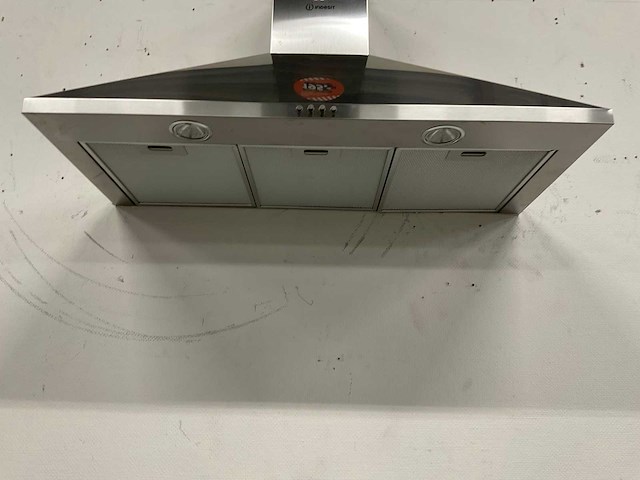 Hoekopgestelde showroomkeuken - afbeelding 13 van  24