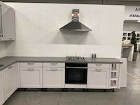 Hoekopgestelde showroomkeuken - afbeelding 19 van  24