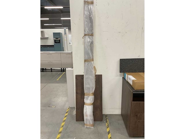 Hoekopgestelde showroomkeuken - afbeelding 13 van  21