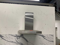 Hoekopgestelde showroomkeuken - afbeelding 5 van  18