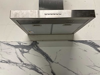 Hoekopgestelde showroomkeuken - afbeelding 6 van  18