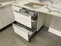 Hoekopgestelde showroomkeuken - afbeelding 17 van  18