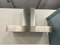 Hoekopgestelde showroomkeuken - afbeelding 7 van  21